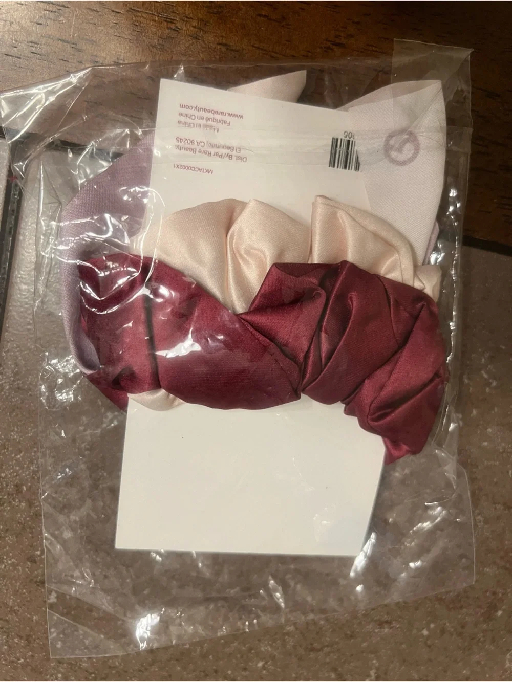 Rare Beauty Satin Scrunchie Duo in burgundy& Pale champagne limited edition NEW - Picture 3 of 4